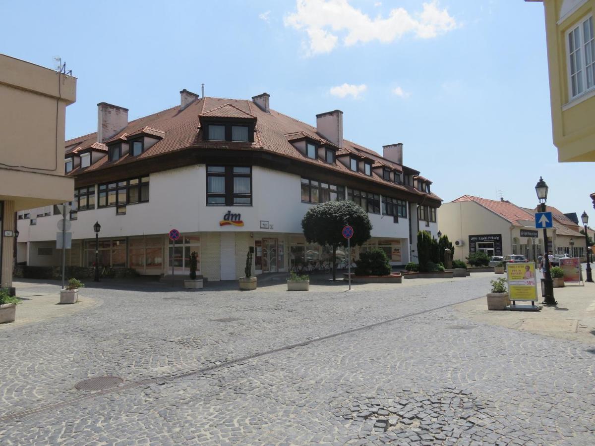 City Corner Central Mosonmagyaróvár المظهر الخارجي الصورة
